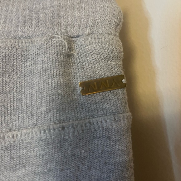 Alala Gray Activewear Top and Pants set Women’s Size Small - Picture 5 of 9